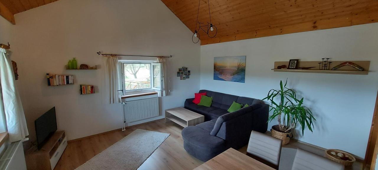 Ruhig Gelegene Ferienwohnung Im Gruenen Mit Terrasse Und Kleinem Garten Rotthalmuenster Экстерьер фото