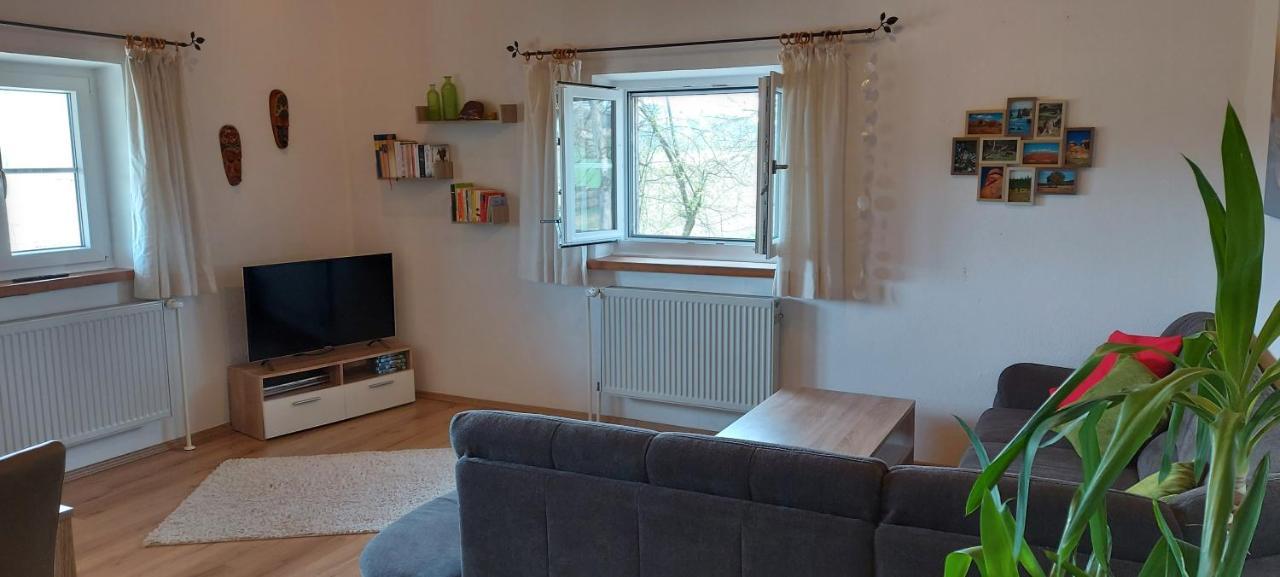 Ruhig Gelegene Ferienwohnung Im Gruenen Mit Terrasse Und Kleinem Garten Rotthalmuenster Экстерьер фото