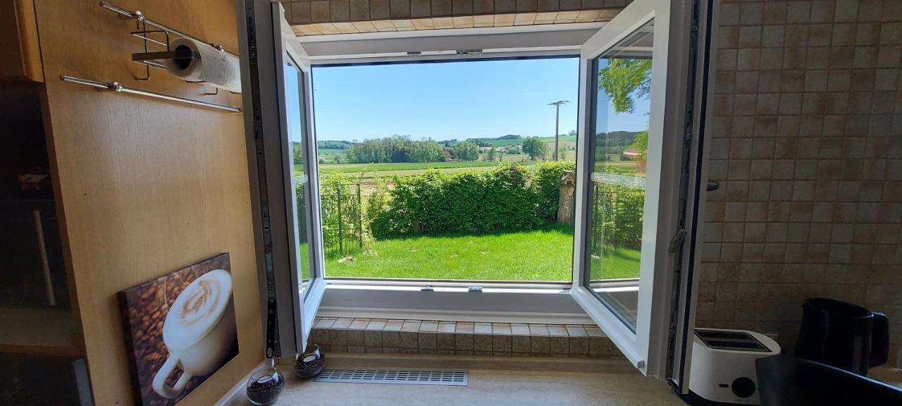 Ruhig Gelegene Ferienwohnung Im Gruenen Mit Terrasse Und Kleinem Garten Rotthalmuenster Экстерьер фото
